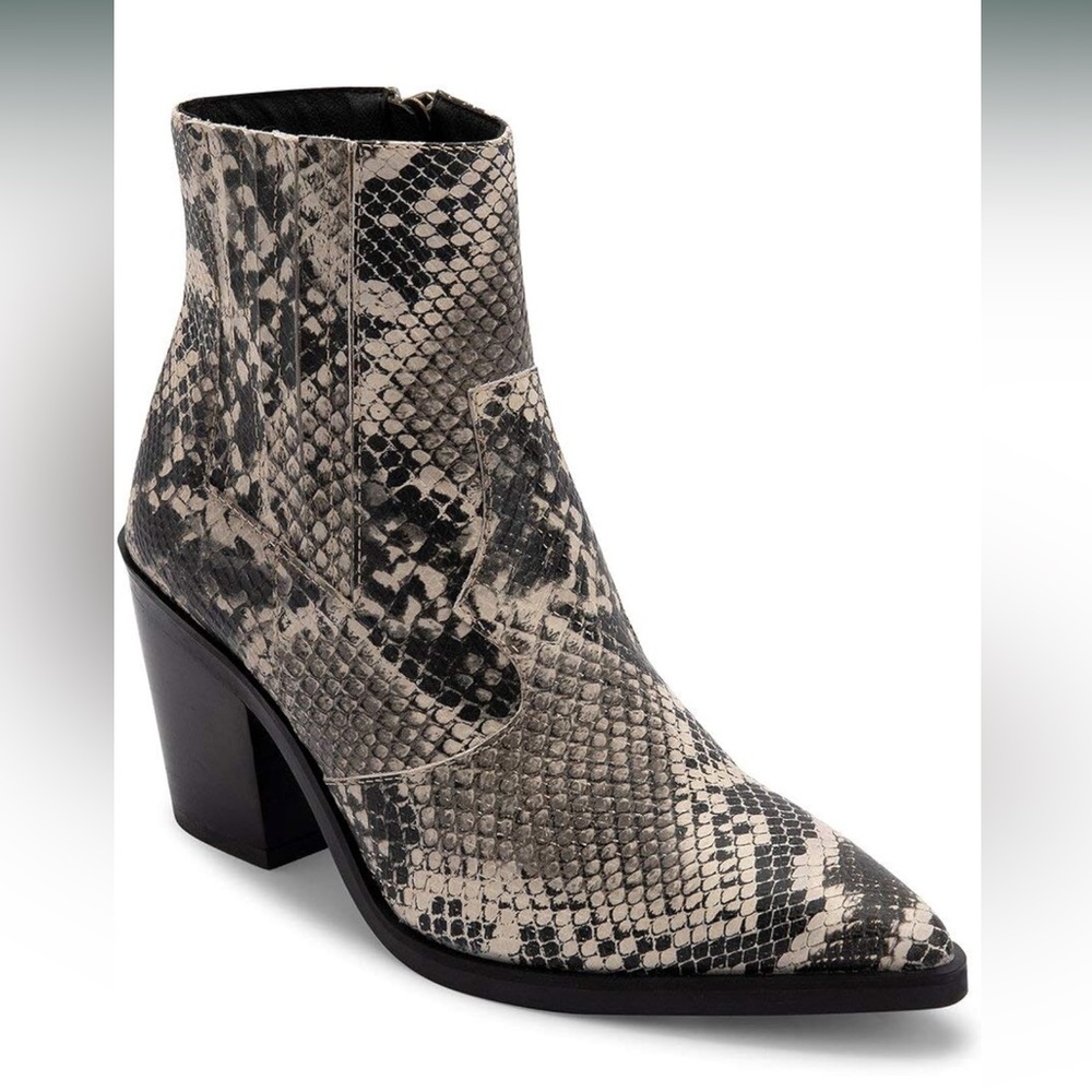 Blondo Que never been worn snakeskin waterproof booties size 7